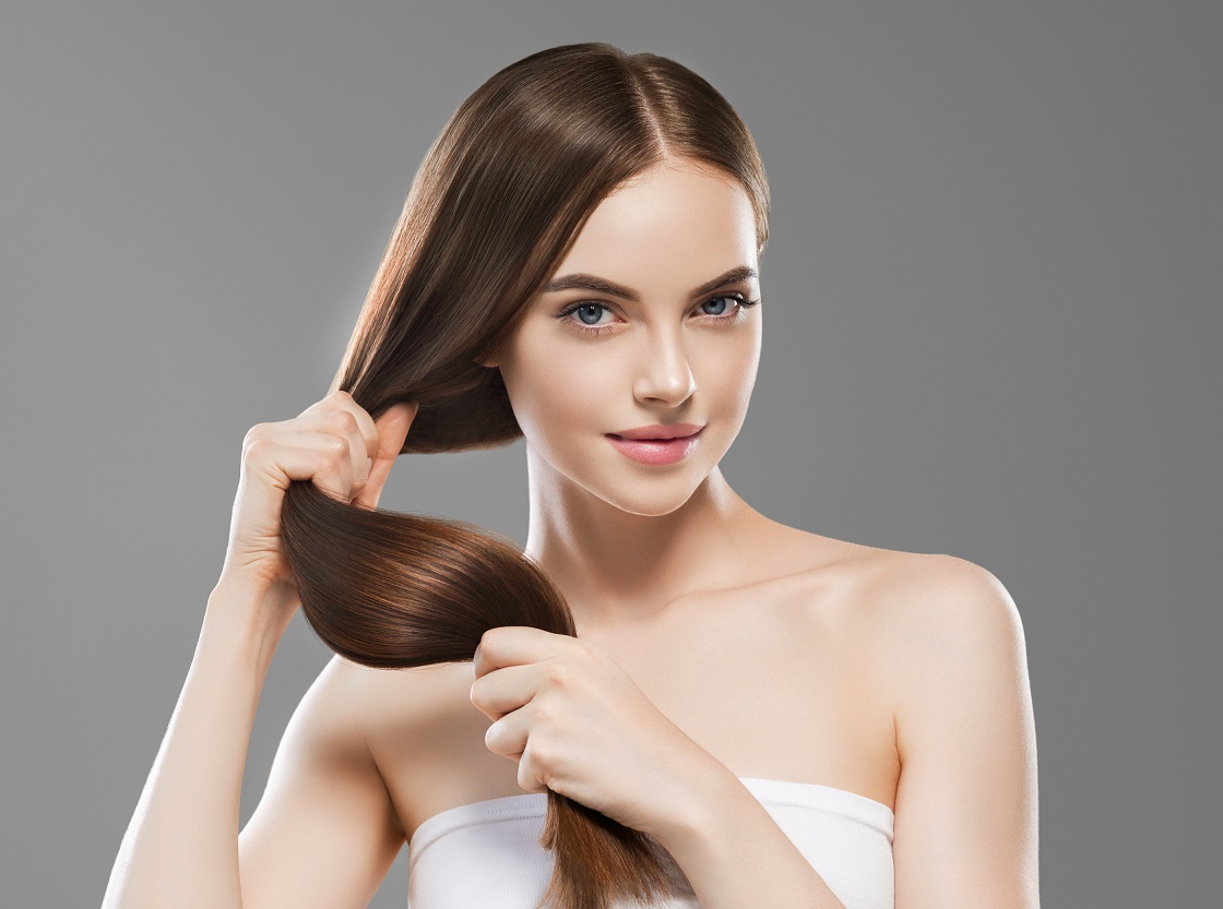 Lśniące włosy: zabiegi i kosmetyki, które naprawdę działają